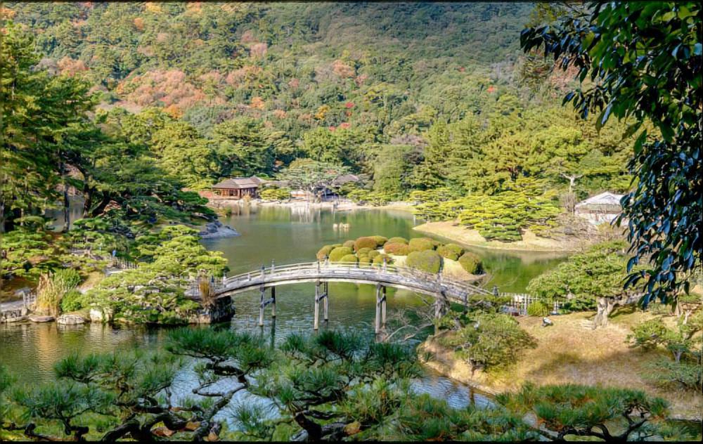 《栗林公園》
ことでんバス高松駅方面行、栗林公園前下車
所要23分