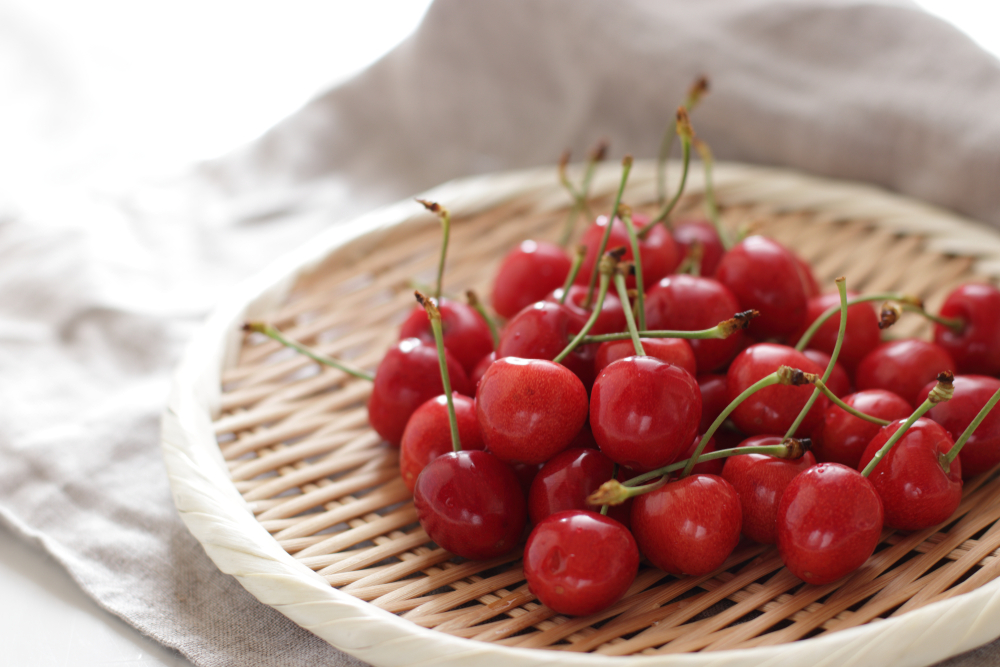 Cherries from the beginning of summer