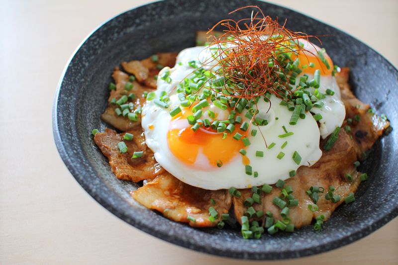 Yakibuta tamago meshi