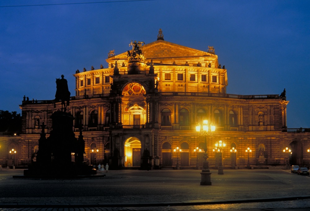 2025年ゼンパーオーパーで人気演目の鑑賞＆くるみ割り人形の故郷ザイフェンへ🎄　現地5日間