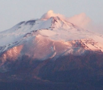 シチリア島の東部にある活火山・エトナ山