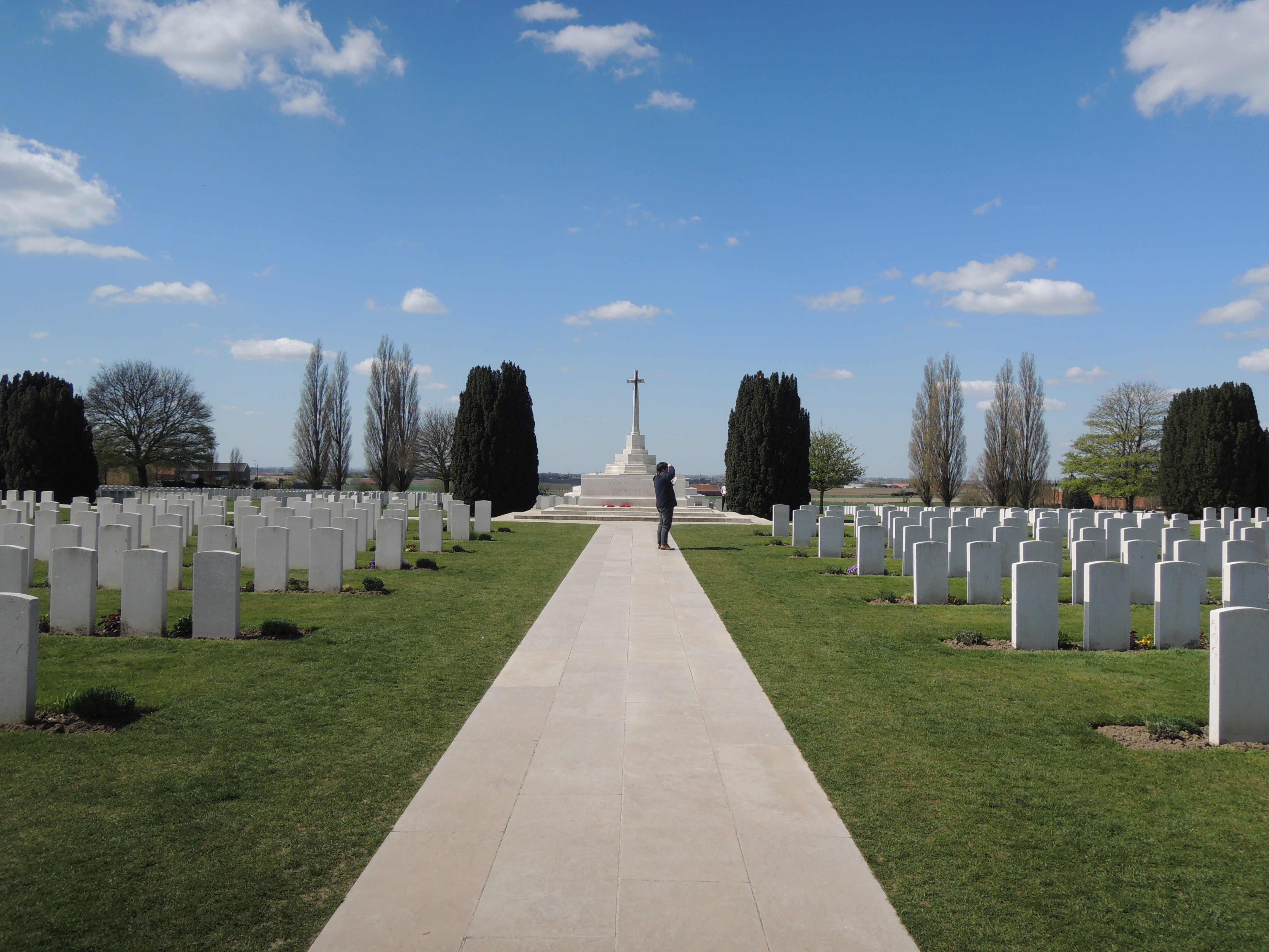 第一次世界大戦の記憶　フランダースフィールドを専用車で巡る
日帰りツアー＜日本語ドライバーガイド＞