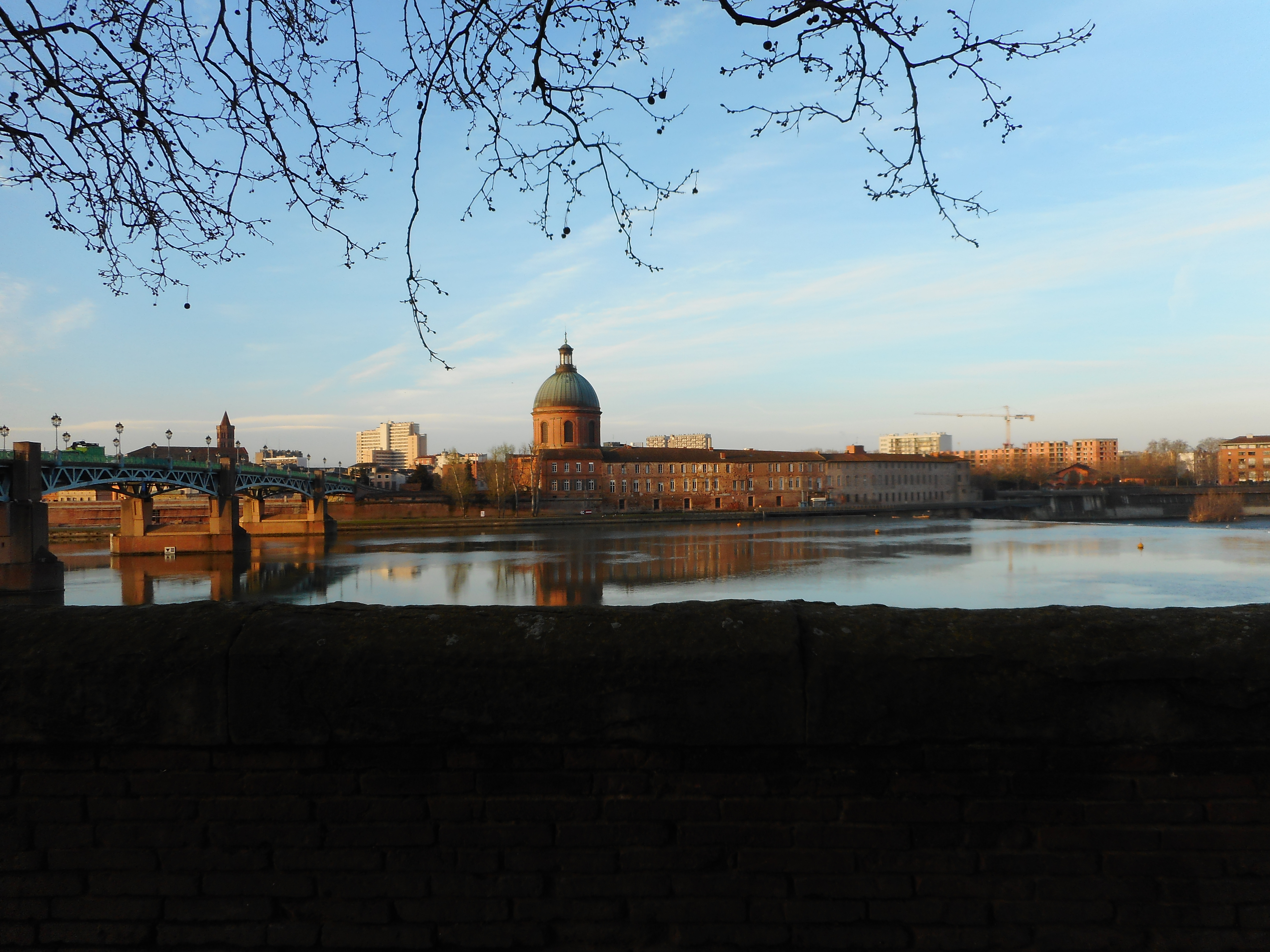 専用車で旅をしよう！　フランス南西部オクシタニー地方を味わう
