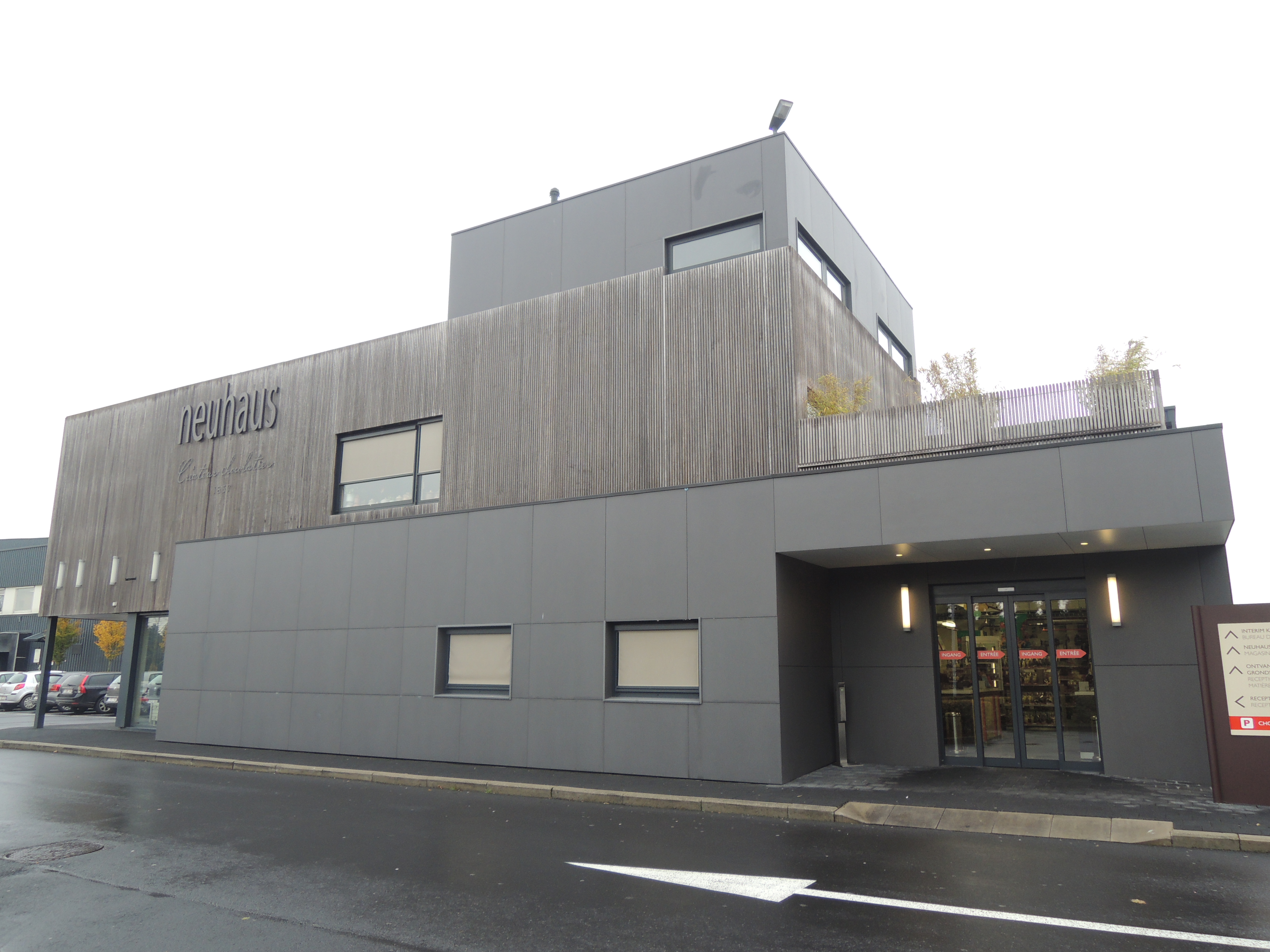 女子旅♡ノイハウスとゴディバのアウトレットショップへGO♡ベルギースイーツツアー