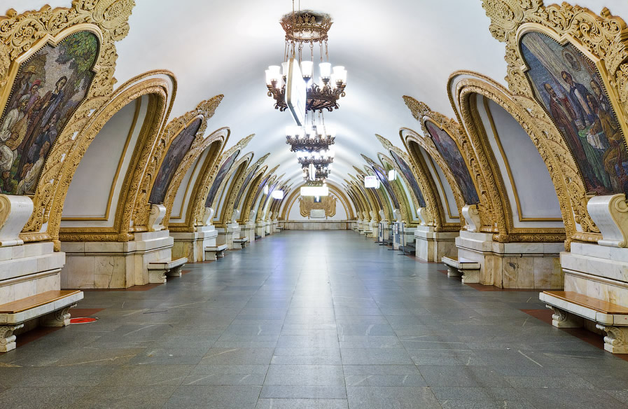 美術館ですか。いいえ、モスクワ地下鉄です。