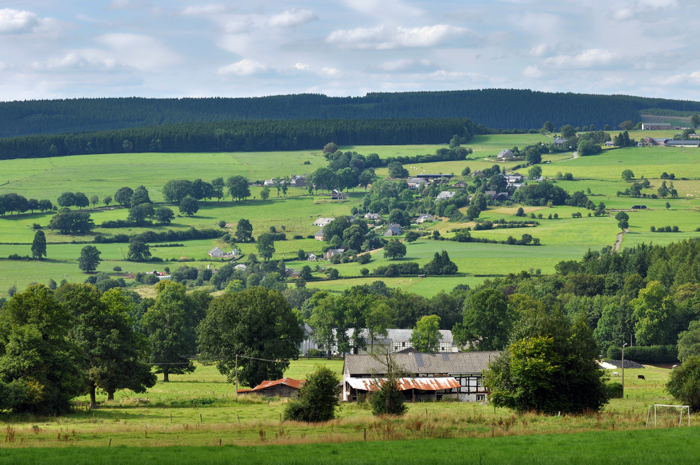 【片道送迎　】ブリュッセル発→デュルビュイ着★アンヌヴォワ城＆モダーヴ城観光付★日、水、金　＜日本語ドライバーガイド＞